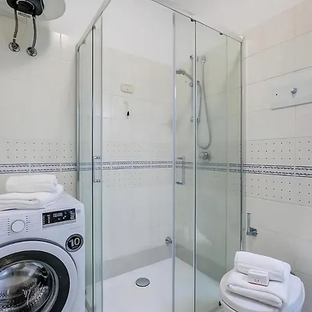 Esclusiva Vista Con Piscina E Parcheggio -salo- *