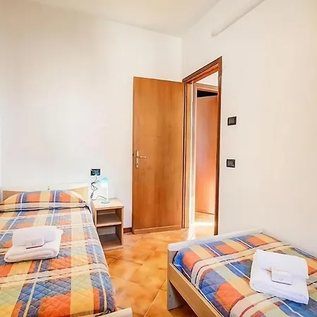 Esclusiva Vista Con Piscina E Parcheggio -salo- Apartment Roe